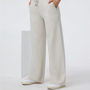 Vuori Ecru heather halo essential wife leg Lounge Pants